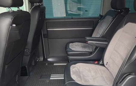 Volkswagen Multivan T6 рестайлинг, 2021 год, 6 500 000 рублей, 10 фотография