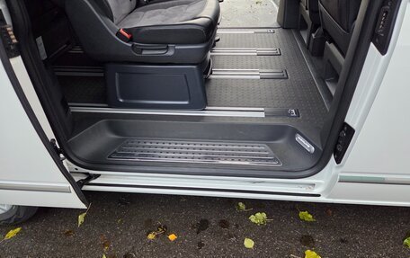 Volkswagen Multivan T6 рестайлинг, 2021 год, 6 500 000 рублей, 17 фотография