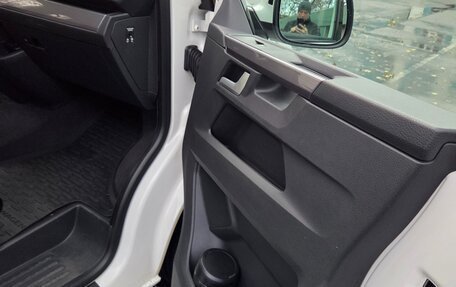 Volkswagen Multivan T6 рестайлинг, 2021 год, 6 500 000 рублей, 21 фотография