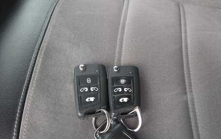 Volkswagen Multivan T6 рестайлинг, 2021 год, 6 500 000 рублей, 22 фотография