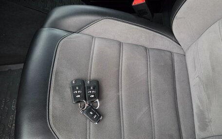 Volkswagen Multivan T6 рестайлинг, 2021 год, 6 500 000 рублей, 23 фотография