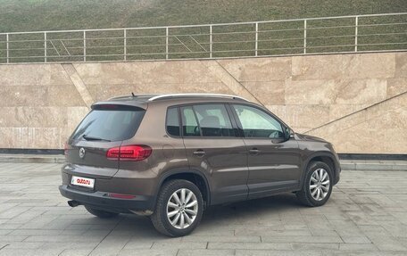 Volkswagen Tiguan I, 2015 год, 2 100 000 рублей, 4 фотография