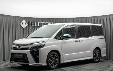 Toyota Voxy III, 2019 год, 2 395 000 рублей, 1 фотография