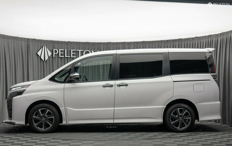 Toyota Voxy III, 2019 год, 2 395 000 рублей, 7 фотография