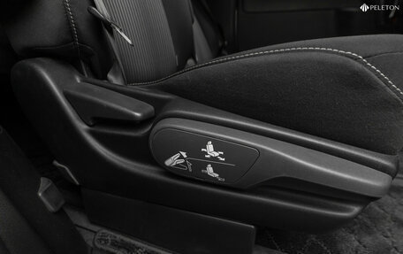 Toyota Voxy III, 2019 год, 2 395 000 рублей, 16 фотография