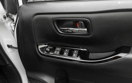 Toyota Voxy III, 2019 год, 2 395 000 рублей, 20 фотография