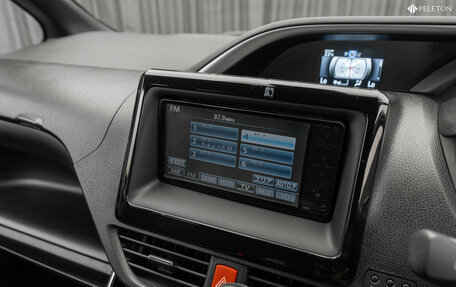 Toyota Voxy III, 2019 год, 2 395 000 рублей, 24 фотография