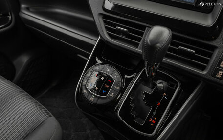 Toyota Voxy III, 2019 год, 2 395 000 рублей, 23 фотография