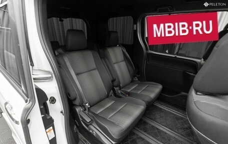 Toyota Voxy III, 2019 год, 2 395 000 рублей, 14 фотография