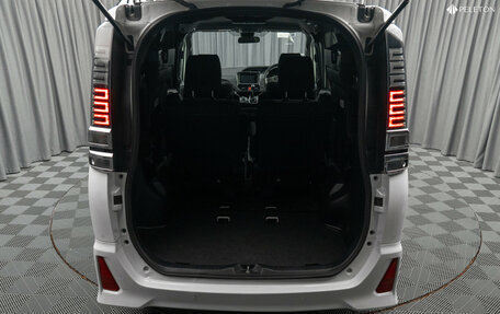 Toyota Voxy III, 2019 год, 2 395 000 рублей, 26 фотография