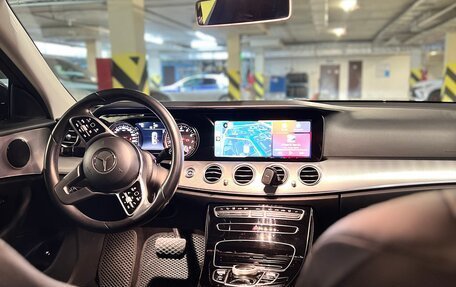 Mercedes-Benz E-Класс, 2018 год, 3 050 000 рублей, 6 фотография