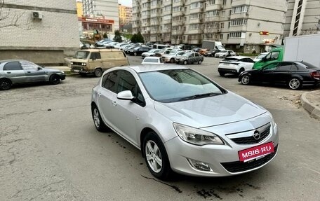 Opel Astra J, 2010 год, 670 000 рублей, 3 фотография