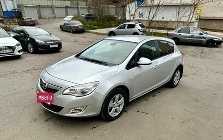 Opel Astra J, 2010 год, 670 000 рублей, 2 фотография