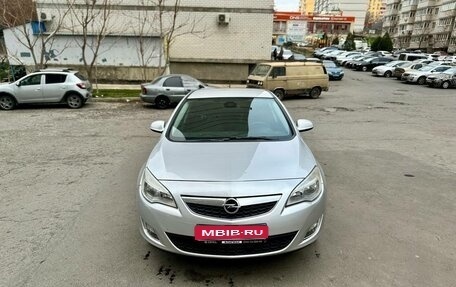 Opel Astra J, 2010 год, 670 000 рублей, 1 фотография