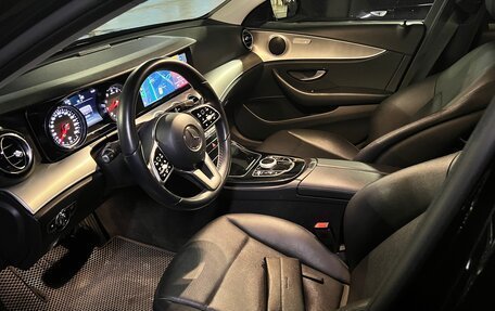 Mercedes-Benz E-Класс, 2018 год, 3 050 000 рублей, 9 фотография