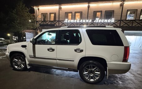 Cadillac Escalade III, 2013 год, 2 200 000 рублей, 3 фотография