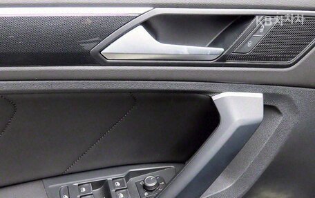 Volkswagen Tiguan II, 2021 год, 2 866 000 рублей, 10 фотография