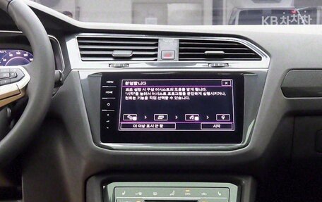 Volkswagen Tiguan II, 2021 год, 2 866 000 рублей, 8 фотография