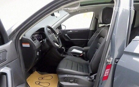 Volkswagen Tiguan II, 2021 год, 2 866 000 рублей, 11 фотография