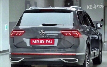 Volkswagen Tiguan II, 2021 год, 2 866 000 рублей, 4 фотография
