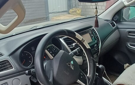 Mitsubishi L200 IV рестайлинг, 2015 год, 1 400 000 рублей, 3 фотография