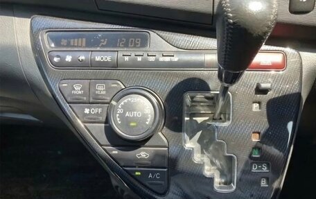 Toyota ISis I, 2013 год, 1 170 000 рублей, 6 фотография