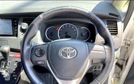 Toyota ISis I, 2013 год, 1 170 000 рублей, 5 фотография