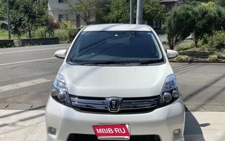 Toyota ISis I, 2013 год, 1 170 000 рублей, 2 фотография