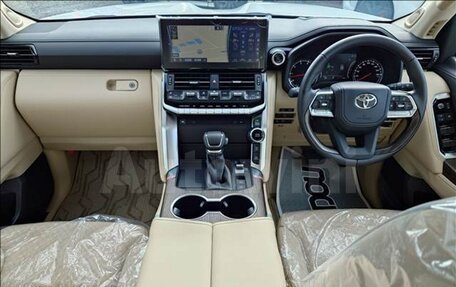 Toyota Land Cruiser, 2024 год, 13 000 000 рублей, 4 фотография