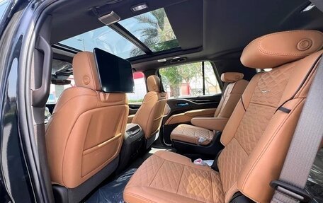 Cadillac Escalade V, 2024 год, 15 300 000 рублей, 11 фотография