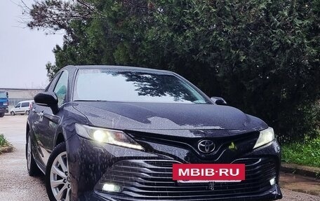 Toyota Camry, 2019 год, 2 850 000 рублей, 2 фотография