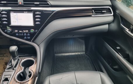 Toyota Camry, 2019 год, 2 850 000 рублей, 34 фотография