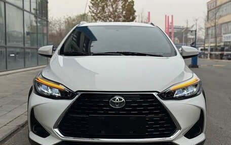 Toyota Yaris XP150 рестайлинг, 2022 год, 960 000 рублей, 2 фотография