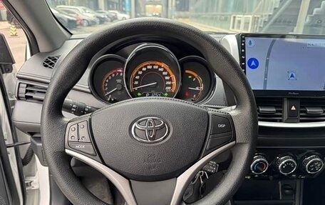 Toyota Yaris XP150 рестайлинг, 2022 год, 960 000 рублей, 8 фотография