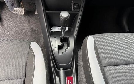 Toyota Yaris XP150 рестайлинг, 2022 год, 960 000 рублей, 10 фотография