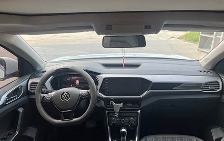 Volkswagen T-Cross I, 2022 год, 1 180 000 рублей, 8 фотография