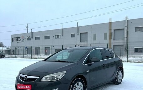 Opel Astra J, 2011 год, 588 000 рублей, 1 фотография