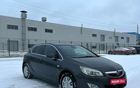 Opel Astra J, 2011 год, 588 000 рублей, 2 фотография