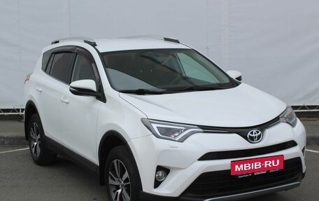 Toyota RAV4, 2018 год, 2 099 000 рублей, 3 фотография