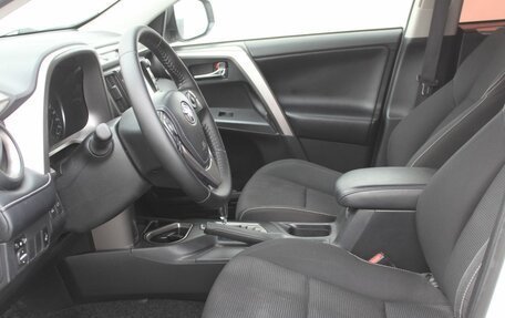 Toyota RAV4, 2018 год, 2 099 000 рублей, 11 фотография