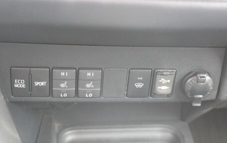 Toyota RAV4, 2018 год, 2 099 000 рублей, 18 фотография