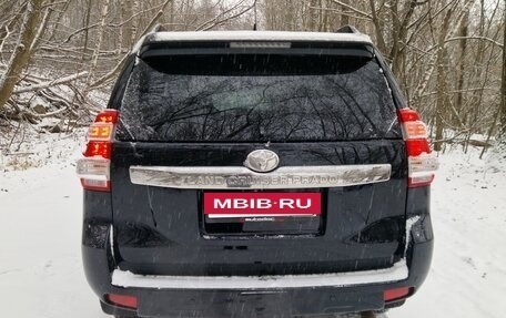 Toyota Land Cruiser Prado 150 рестайлинг 2, 2017 год, 3 490 000 рублей, 6 фотография