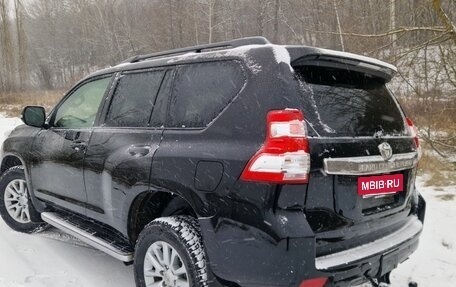 Toyota Land Cruiser Prado 150 рестайлинг 2, 2017 год, 3 490 000 рублей, 13 фотография