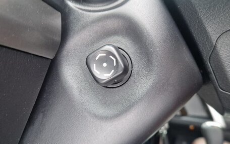 Toyota Land Cruiser Prado 150 рестайлинг 2, 2017 год, 3 490 000 рублей, 28 фотография