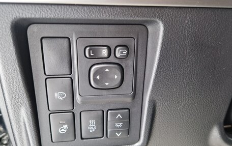 Toyota Land Cruiser Prado 150 рестайлинг 2, 2017 год, 3 490 000 рублей, 29 фотография