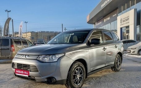 Mitsubishi Outlander III рестайлинг 3, 2013 год, 1 050 000 рублей, 1 фотография