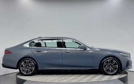 BMW 5 серия, 2025 год, 8 800 000 рублей, 4 фотография