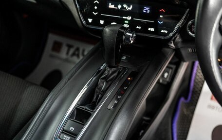 Honda Vezel, 2017 год, 1 700 000 рублей, 13 фотография