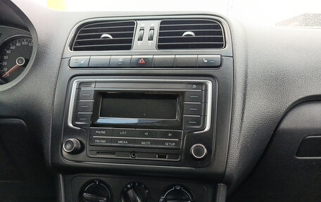 Volkswagen Polo VI (EU Market), 2016 год, 900 000 рублей, 18 фотография