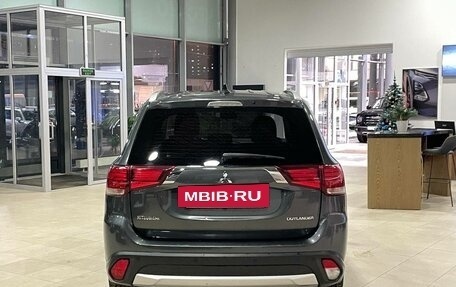 Mitsubishi Outlander III рестайлинг 3, 2017 год, 1 399 000 рублей, 4 фотография